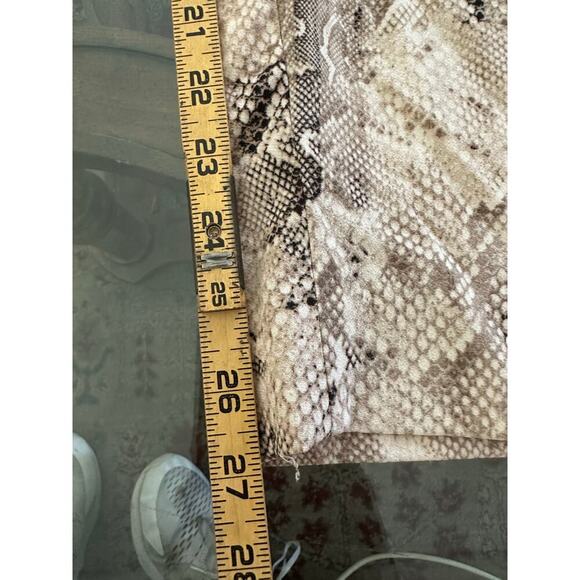 White House Black Market Snake Print Paperbag Waist Tapered Ankle Pants Size 12 - Picture 5 of 5